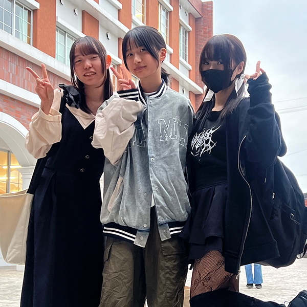 自由服登校日の生徒たち 04